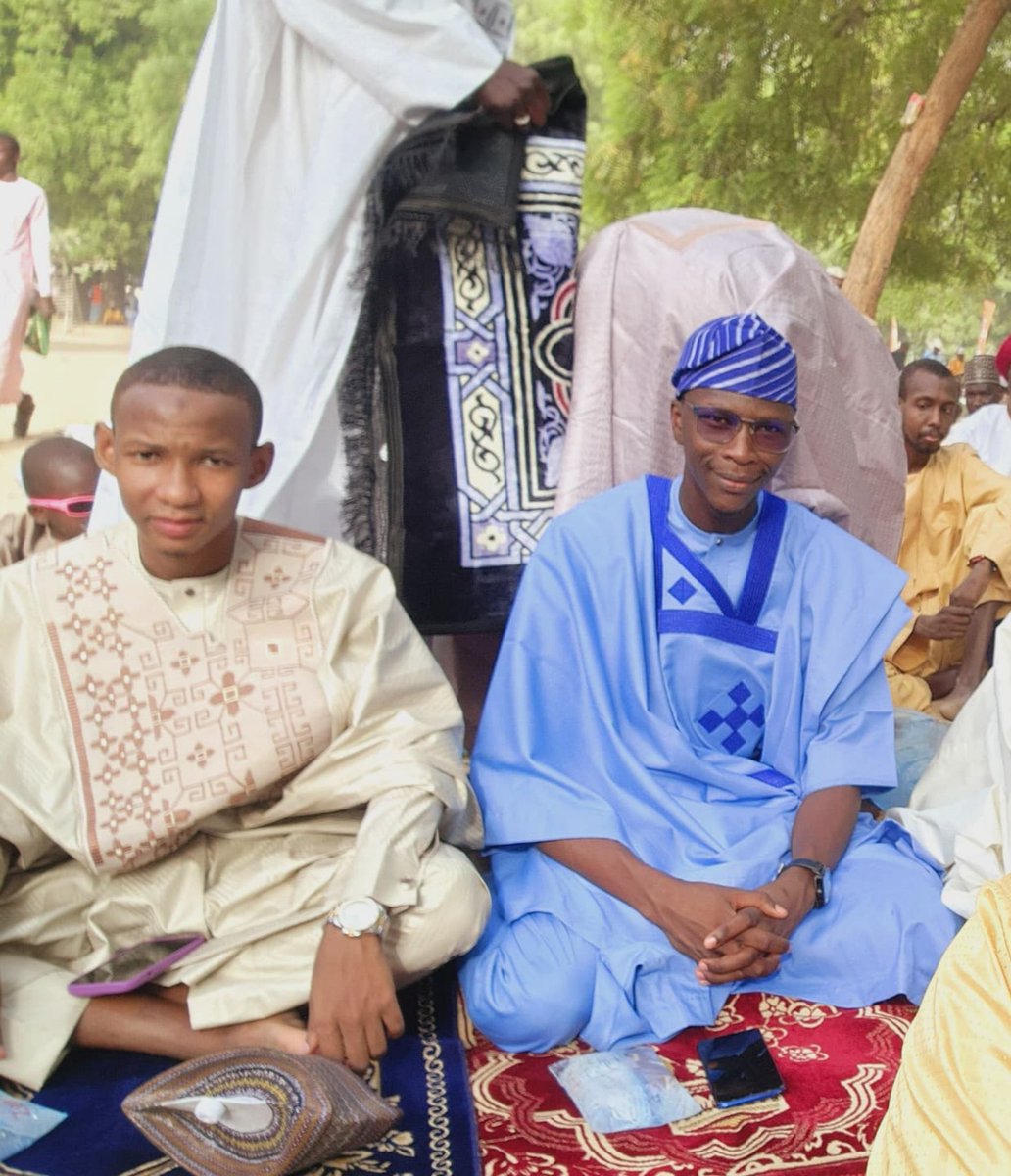 FadilBen69339's tweet photo. Alhamdoulillah pour ce mois béni accompli dans la foi et pour cette fête célébrée dans la paix. 
Qu’Allah accepte nos efforts et nous accorde encore de nombreux Ramadans. 

Aïd Mubarak à toute la communauté !
#AidAlFitr 
#RamadanMubarak https://t.co/FokahY1Z9y
