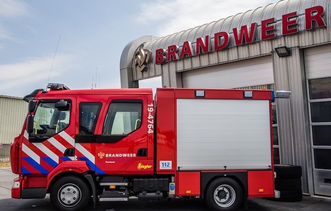 Konijnenhok uitgebrand, naastgelegen loods gespaard