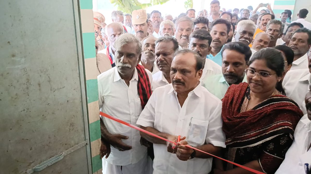 DMKCuddalore's tweet photo. கடலூர் மேற்கு மாவட்ட செயலாளர், மாண்புமிகு அமைச்சர் திரு @cvganesan1 அவர்கள் கடலூர் மேற்கு மாவட்டம் திட்டக்குடி சட்டமன்றத் தொகுதி நல்லூர் தெற்கு ஒன்றியத்திற்க்கு உட்பட்ட தாழநல்லூர் ஊராட்சியில் மக்களின் நீண்ட நாள் கோரிக்கையான,
#DMKCuddalore
1/2 https://t.co/UWyAKZX8dH