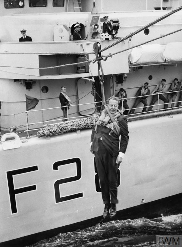 r116440's tweet photo. 🇬🇧 @RoyalNavy Minister of Defence for the Royal Navy, J. P. W. Mallalieu, being transferred from Leander class #(Type 12I) #frigate HMS Cleopatra (F28) to Batch 1 County-class #destroyer HMS Kent (D12) by light jackstay transfer, 1966 #warship #naval #navy #HMSKent #HMSCleopatra https://t.co/xtV1QX1tDd