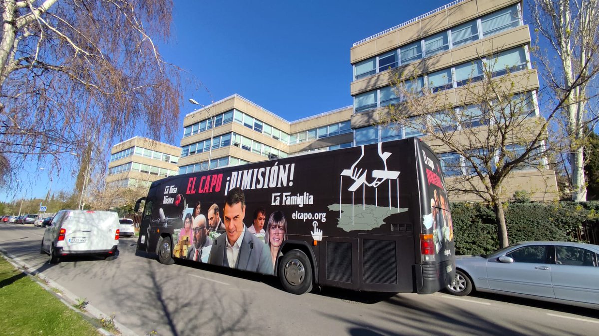 hazteoir's tweet photo. La joya de la flota de @hazteoir. 🚌

¿Pero cómo puede ser tan bonito?

Da igual por donde lo mires. Todos sus lados están curradísimos. Todo al detalle.

#CapoBusHO