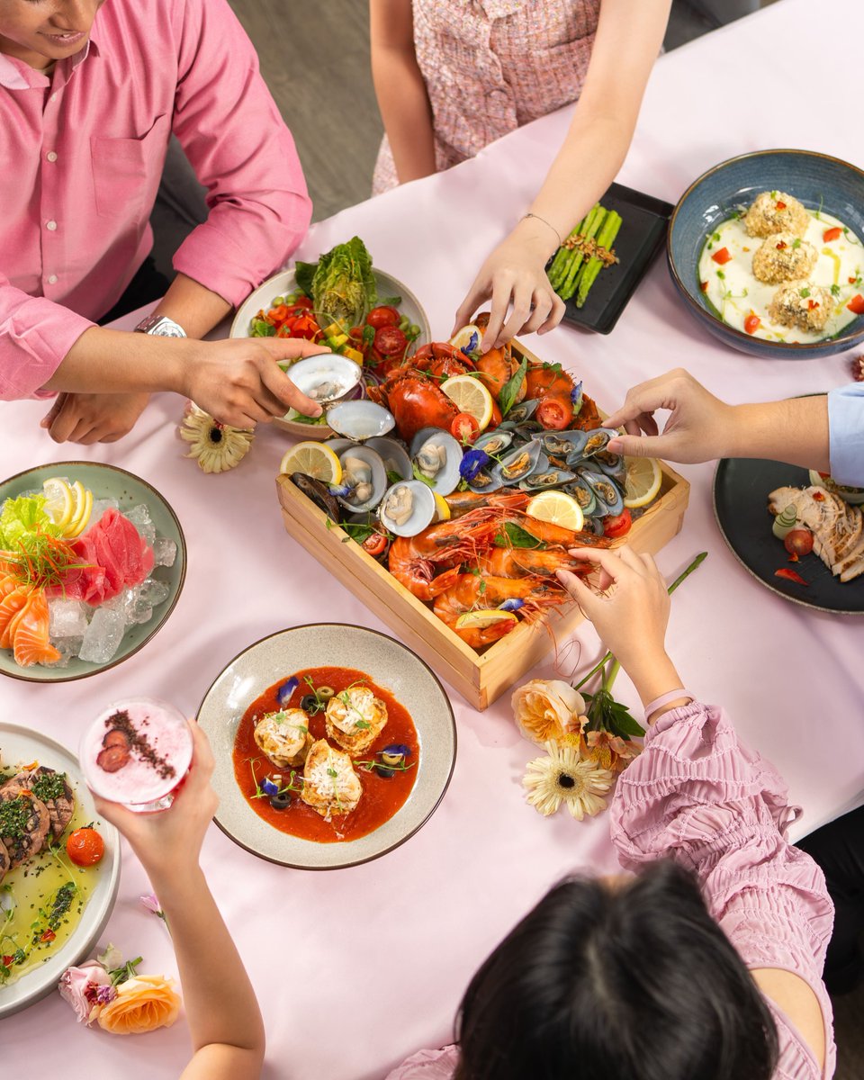 Inspired by the beauty of the season, our chefs bring you exquisite creations that celebrate fresh ingredients and timeless flavors.

Savor the delicate 𝐓𝐚𝐬𝐭𝐞 𝐨𝐟 𝐒𝐩𝐫𝐢𝐧𝐠 at Pavilion Restaurant, from fresh seafood to delectable desserts. 
#TasteOfSpring #JWMarriottSby