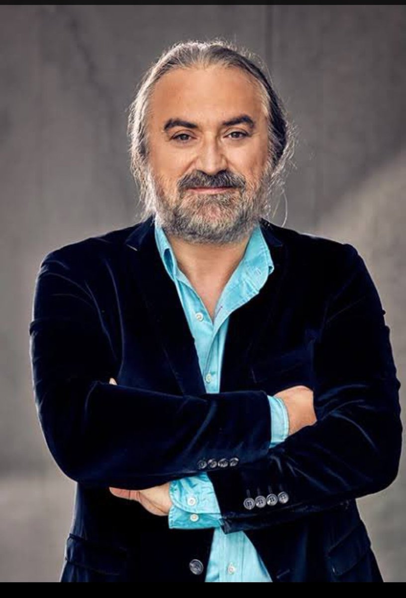 yas akar gozum sizlar
ne kalir gerisine.
herkesun bir derdi var
durur icerisinde
durur icerisinde
#volkankonak 
MEKANIN CENNET OLSUN.