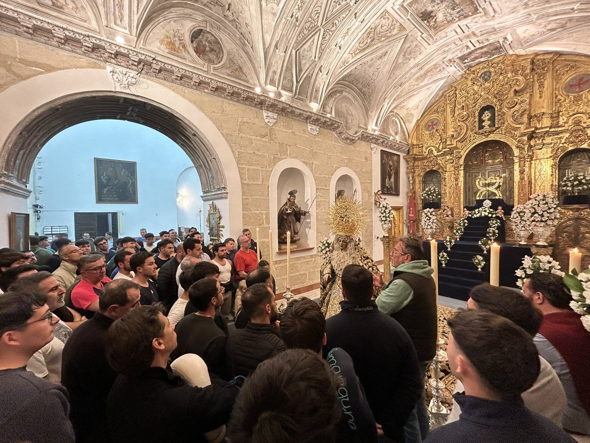 15 días quedan para el Miércoles más bonito del año…seguimos construyendo todo por y para la Virgen. Todo por y para la Ella.