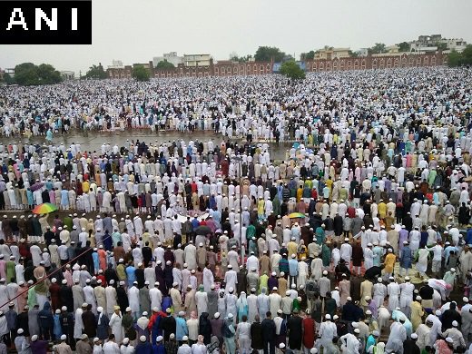 Sheikhalfaris's tweet photo. Yesterday was eid in India,

There was Zero violence,

Reason

No any single Muslim dance front of mandir,

No any single Muslim enter mandir for removing religious flag,

No any single Muslim chanting or mocking against hindu. https://t.co/pxYrWjBug4