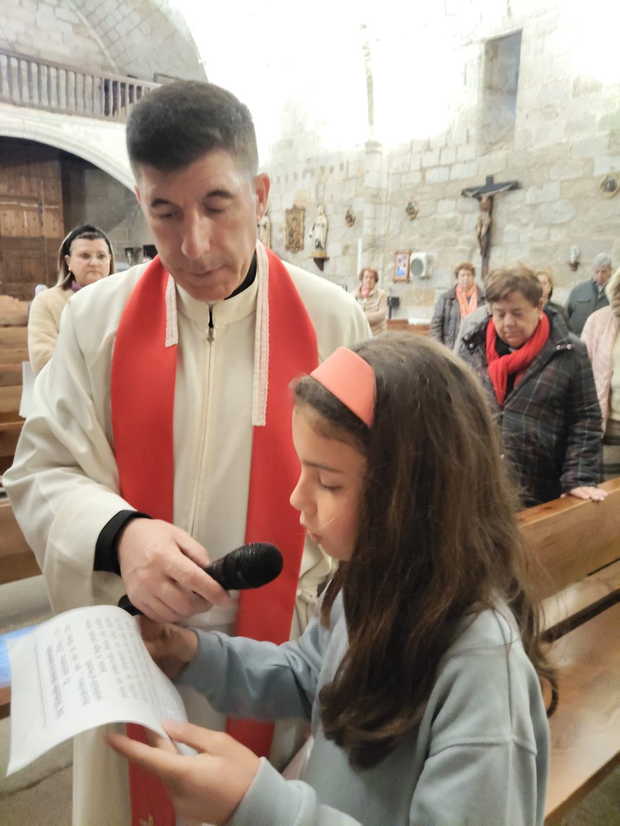 santamarinacc's tweet photo. Vía Crucis en la Parroquia de Santa Marina de Cañaveral siguiendo los pasos de Jesús en su pasión, fiel reflejo de nuestra vida. Jesús está a nuestro lado en nuestro dolor. https://t.co/Dinnug9ox7