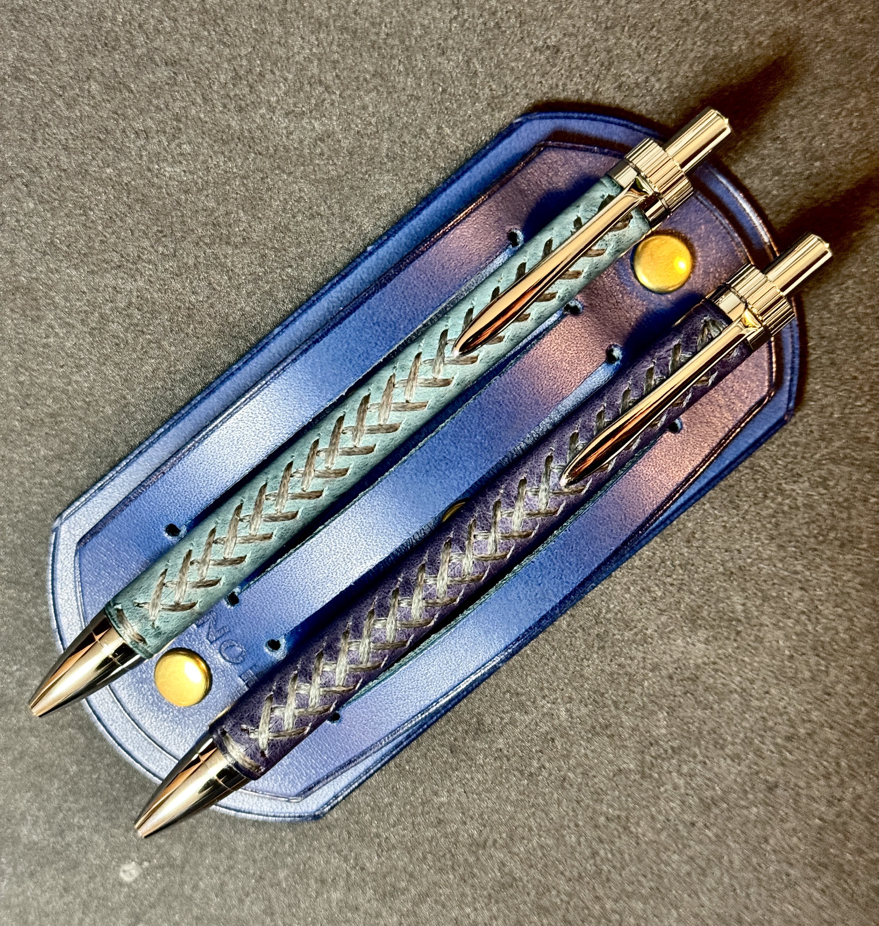 憧れの ZINO LEATHER 黒桟革(藍染)革製ボールペン WORKS 憧れの ZINO LEATHER 黒桟革(藍染)革製ボールペン WORKS