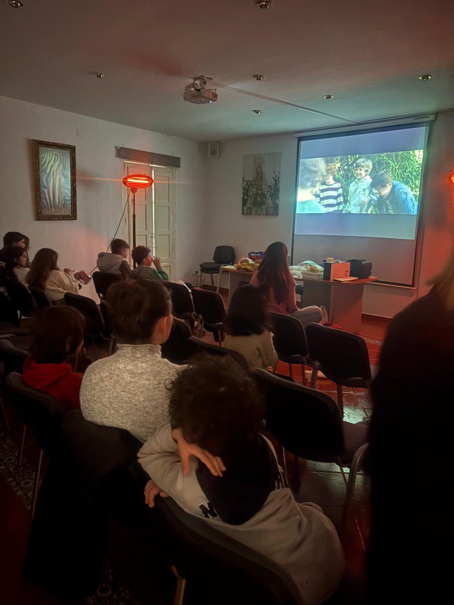 santamarinacc's tweet photo. Video forum en la Parroquia de Santa Marina de Cañaveral aprendiendo valores por medio de escenas de películas para vivir la Cuaresma con profundidad y espíritu cristiano. https://t.co/d7FzEp4l5H