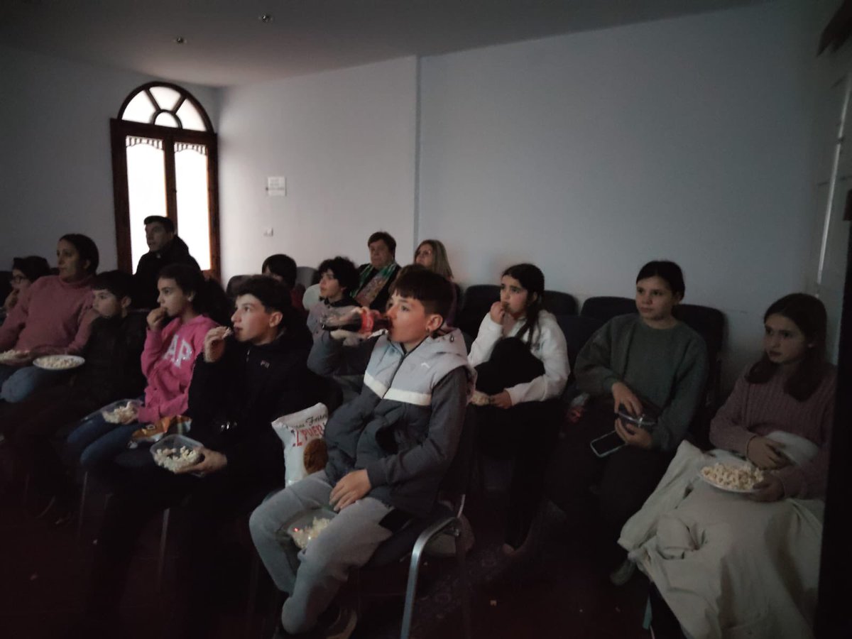 santamarinacc's tweet photo. Video forum en la Parroquia de Santa Marina de Cañaveral aprendiendo valores por medio de escenas de películas para vivir la Cuaresma con profundidad y espíritu cristiano. https://t.co/d7FzEp4l5H