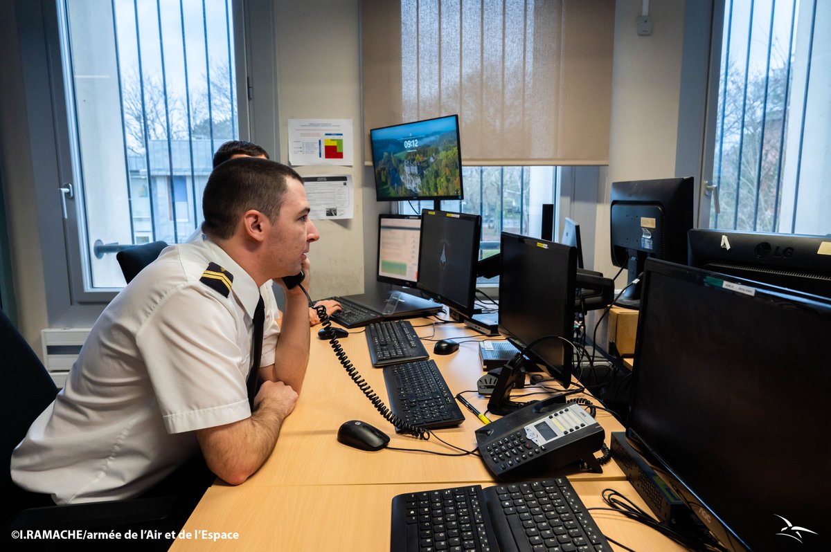 ComcyberFR's tweet photo. #DEFNET25 | Un groupe d’intervention cyber déployé sur un système de lutte anti-drones @armee_de_lair. Après détection d’une anomalie simulée, les cybercombattants de l’ESIOC ont pu remédier à l’incident et le rendre de nouveau opérationnel.
⏩https://t.co/uFHy7Hzuss https://t.co/8SxZznSJpg
