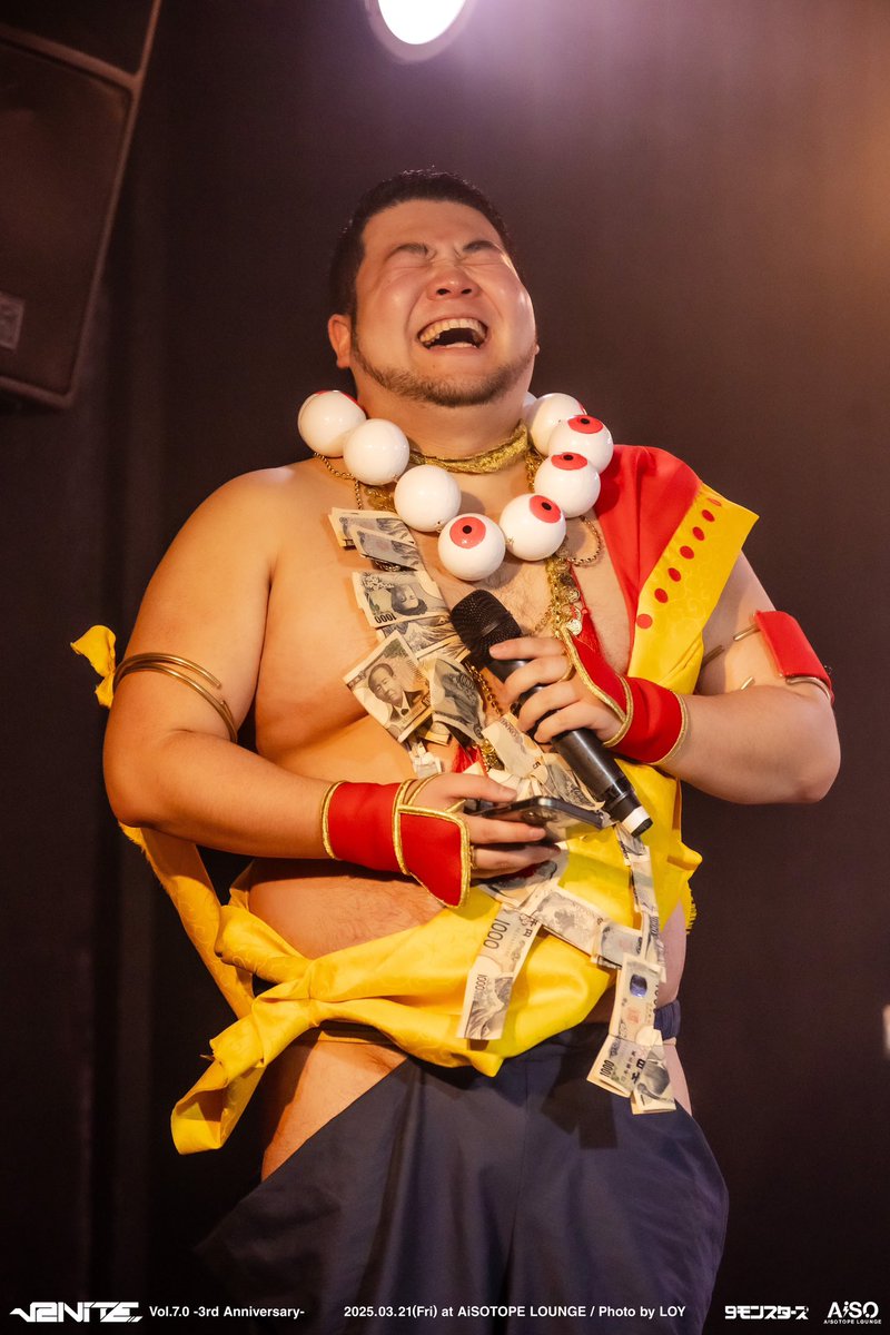 #V2NiTE Vol.7.0では、Neruさんの楽曲「脱法ロック」のレンのコスプレをしました。

ちゃんと衣装作ってもらってのコスプレは初！分かってくれる方多くて嬉しかったです😁DJでかけた時の一体感も最高でした。

衣装製作▶︎ <a href="/toratsugumi69/">ノノタツ</a>
Photo▶︎ <a href="/ly_yl3/">LOY</a>