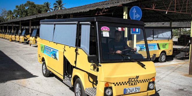 Nuevos ecomóviles en #SanctiSpíritusEnMarcha.
 
Próximamente se incorporarán 23 ecomóviles en el municipio de Sancti Spíritus y 10 en Trinidad, estos últimos aún en proceso de fabricación. 

<a href="/DeivyPrezMartn1/">Deivy Pérez Martín</a> <a href="/DiazCanelB/">Miguel Díaz-Canel Bermúdez</a> <a href="/DrRobertoMOjeda/">Dr. Roberto Morales Ojeda</a> <a href="/E_RdgzDavila/">Eduardo Rodríguez Dávila</a> <a href="/PartidoPCC/">Partido Comunista de Cuba</a>