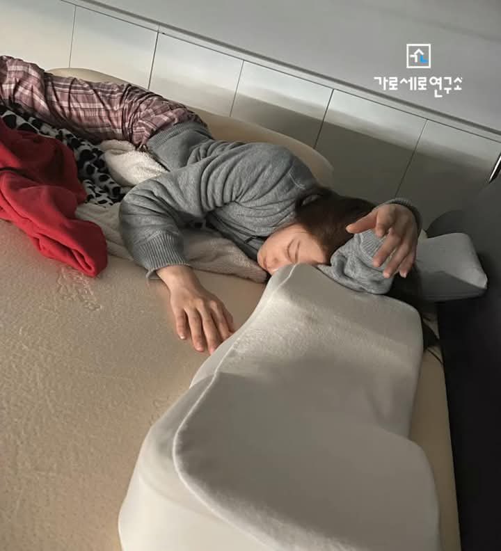 Spilltheteamam's tweet photo. Kim soohyun pedop*ile, udah bunuh orang, media play, sumpah lu iblis, ini lu harus kena cancel sih, dan lu bayar semua kerugian yang lo buat, lo jatuh bangkrut dan ngerasain yang kim saeron rasain https://t.co/yeoPtP6z20