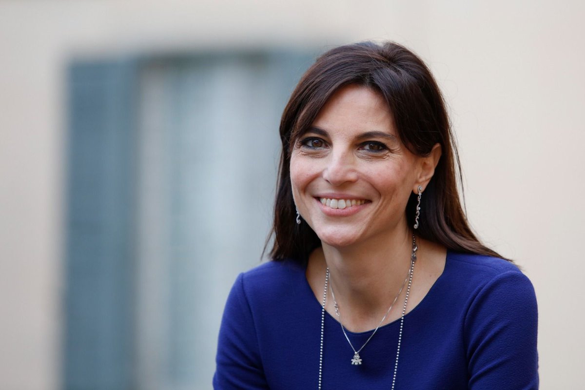 UTILITALIA's tweet photo. A partire da oggi #1aprile2025 Annamaria Barrile assume ufficialmente l’incarico di Direttore Generale di #Utilitalia. Con questa nomina la Federazione conferma la volontà di rafforzare la propria leadership nel settore dei servizi pubblici, affidandosi a una professionista di comprovata esperienza e competenza. Siamo certi che, sotto la sua direzione, Utilitalia continuerà a crescere e a innovarsi, affrontando con successo le sfide future.