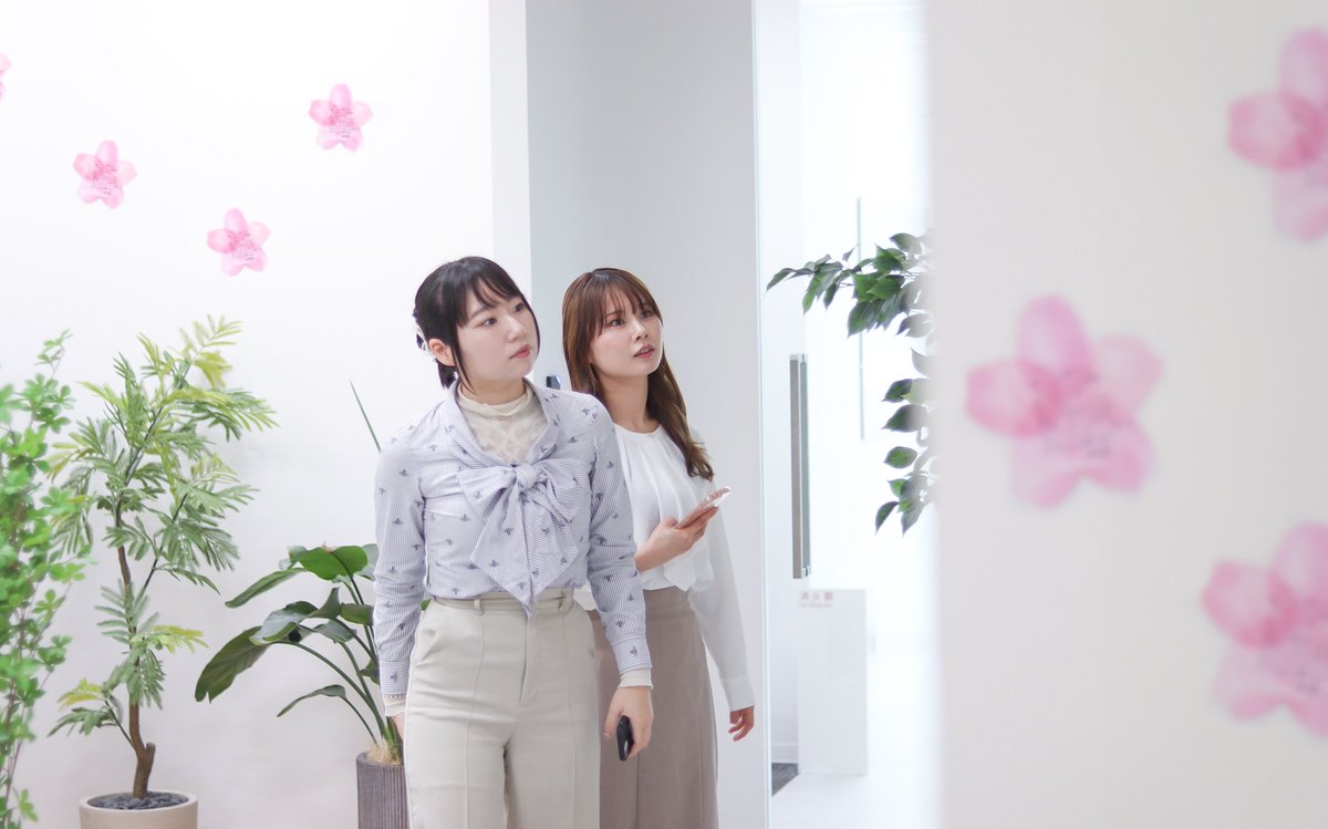 FinTに2025年新卒メンバー7名が入社🔥🎉

エントランスには、先輩たちからの手書き桜メッセージでお出迎えしました🌸✨

フレッシュな風を吹かせてくれるのが楽しみすぎる！！💨💖これから一緒に、ワクワクする未来を創って行きましょう！