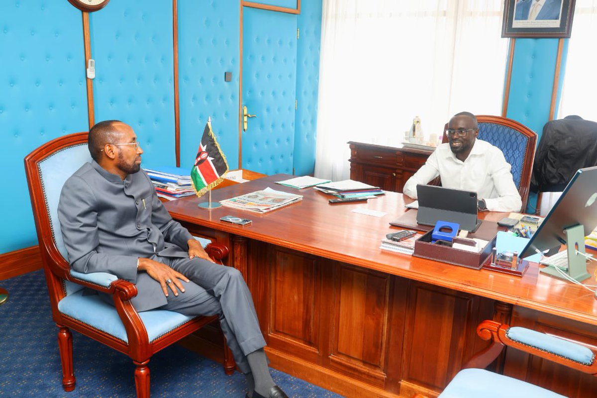 mugaa_eric's tweet image. H.E Mohamed Adan Khalif the Governor of Mandera County today paid a courtesy call to my office to discuss the status of projects the ministry is implementing in Mandera County. 

We also discussed areas of mutual collaboration between the County and the Ministry to ensure timely…