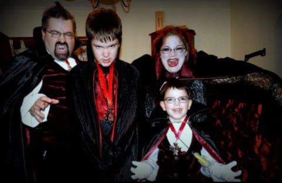 jevansfp's tweet photo. @mreflow Not very original, but fun reimagining of family Halloween photos. https://t.co/WbDMBMXe6I