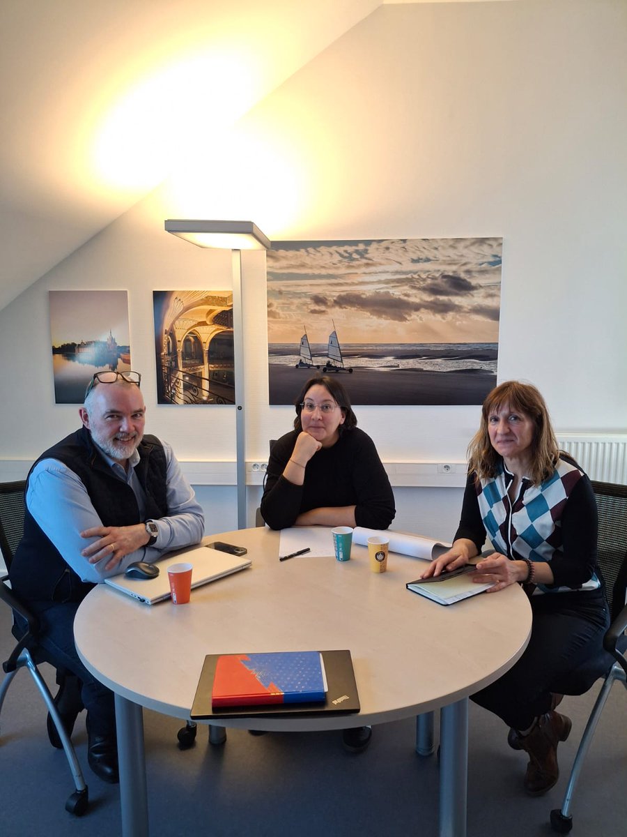 📚Seguimos avanzando. Erasmus+ para centros de adultos. Ana Sánchez e Itziar Usandizaga👩‍🎓👨‍🎓 junto a Monsieur Douay, director de formación de Hauts-de-France, explicando el sistema de financiación e inclusión🤝♿ #inclusión📷#buenaspracticas
<a href="/educacion_na/">Educación-Hezkuntza</a> <a href="/EUErasmusPlus/">Erasmus+</a>