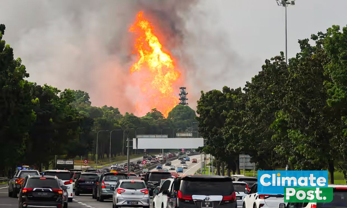 ClimatePostNews's tweet image. Massive gas pipeline explosion near Kuala Lumpur triggers inferno, injuring over 100. Homes engulfed in Putra Heights, Selangor. Evacuations ongoing; 63 hospitalized. @Petronas halts pipeline as fire crews battle blaze.
climatepost.net/massive-gas-pi…