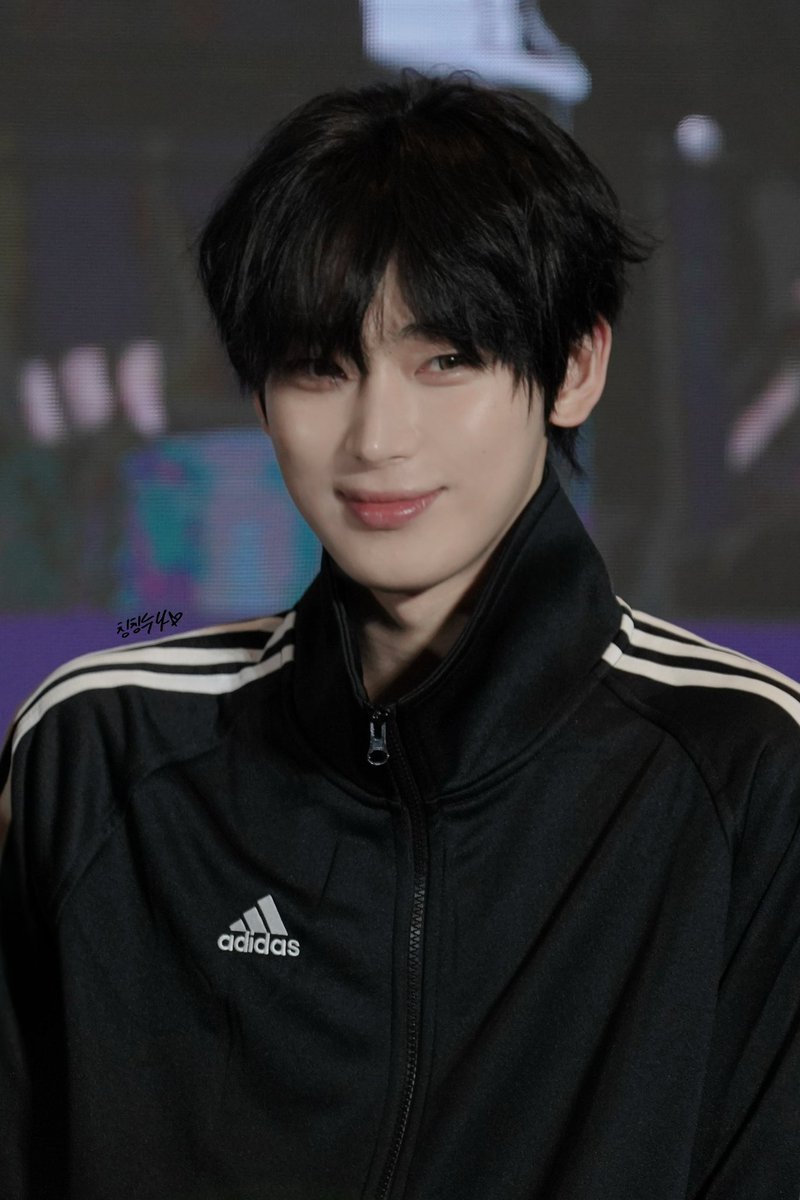 เซมไปสุดหล่อสภานักเรียน ตู้ล็อคเกอร์คงอัดแน่นไปด้วยจดหมายรักกับช็อกโกแลตทุกวาเลนไทน์อะ