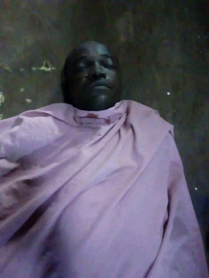 JUSTICE POUR #FISTON_KABEYA ✊

Il ne faisait que son travail avec amour et en toute loyauté 💔😭 

Repose en paix #Kabeya_Senda_Fiston 🕊️

Que la justice soit faite 🥺

Partageons ce tweet pour dénoncer Svp !