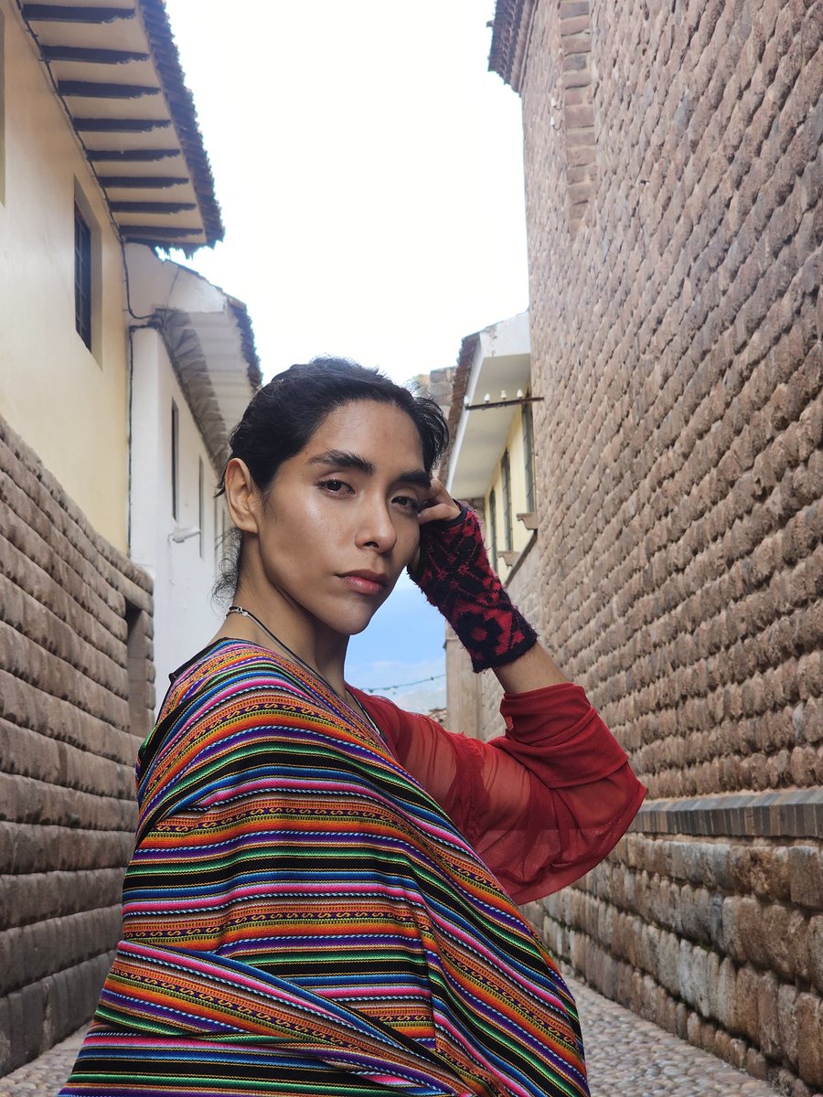 Lenintamayoqpop's tweet image. Este florecer está hecho con las lágrimas de un gran pueblo 🌧💐 ¡LA GRAN LLAQTA! Cusco 
#leninqpop #quechuapop #lallaqta #cusco #peru #qpop