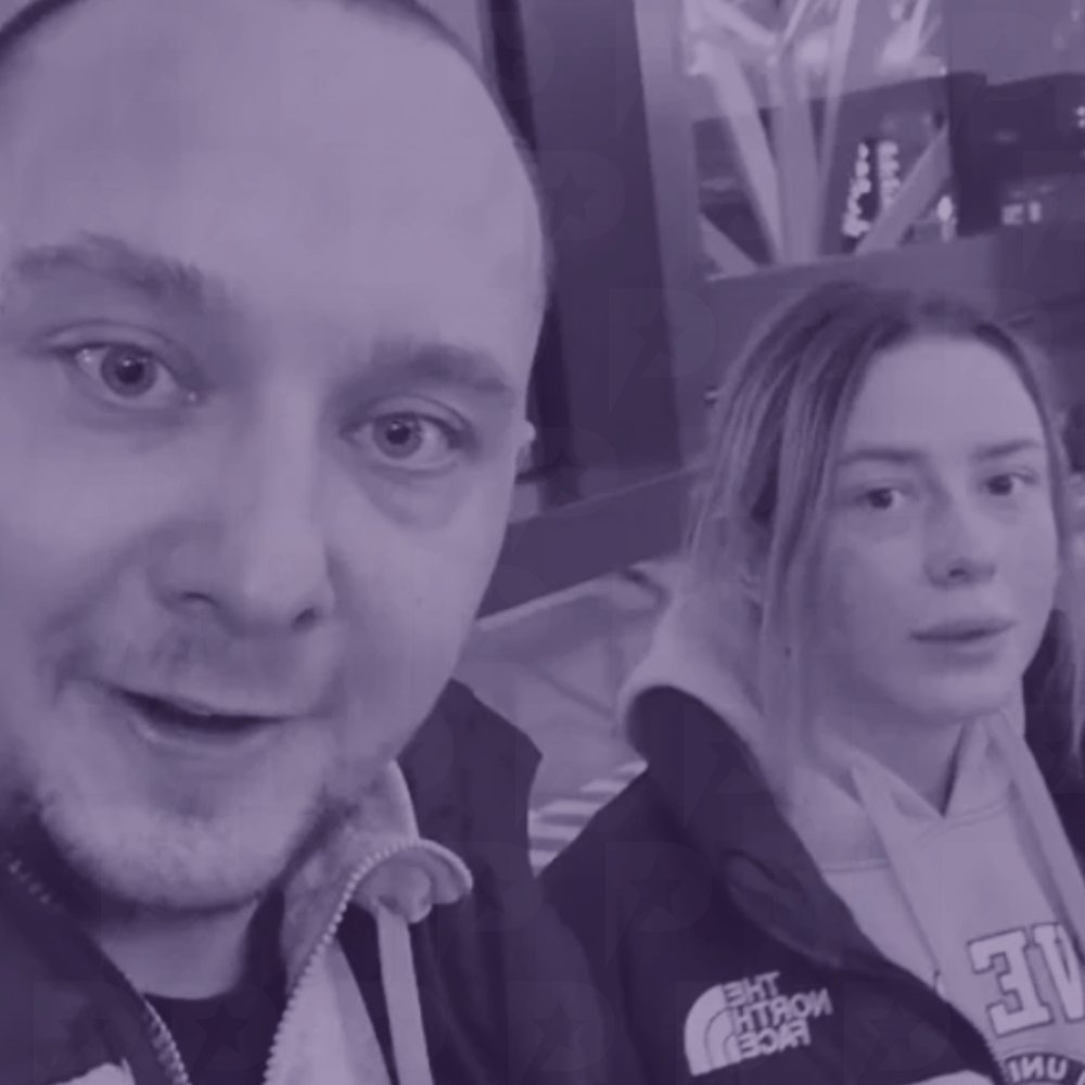 plotkopedia's tweet image. Nagie sceny na streamie i katastrofa na lotnisku - Daniel Magical i Natalia mieli ostatnio niezłe przygody 😅 

plotkopedia.com/freak-fight/da…