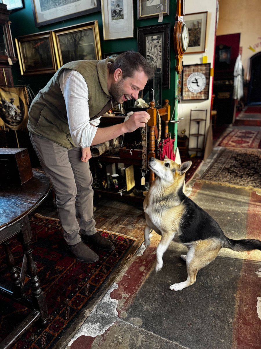 Our <a href="/TimothyMedhurst/">Timothy Medhurst</a> trying to cut a deal with the real shop owner! 🐶😍