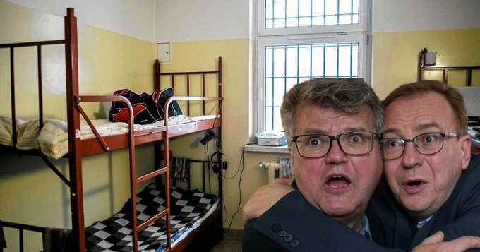 GncY-VHWwAAHpaA?format=jpg&name=small