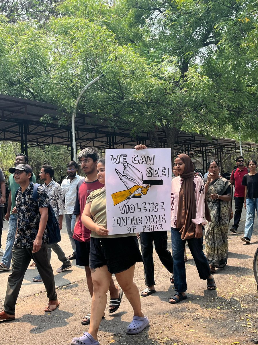 TheTannuja's tweet image. The students of Hyderabad Central University (HCU) have been protesting against the auction of the Kancha-Gachibowli forest, which puts the flora &amp;amp; fauna of the city, including endangered species, at a severe risk.

#SaveKanchaGachibowli