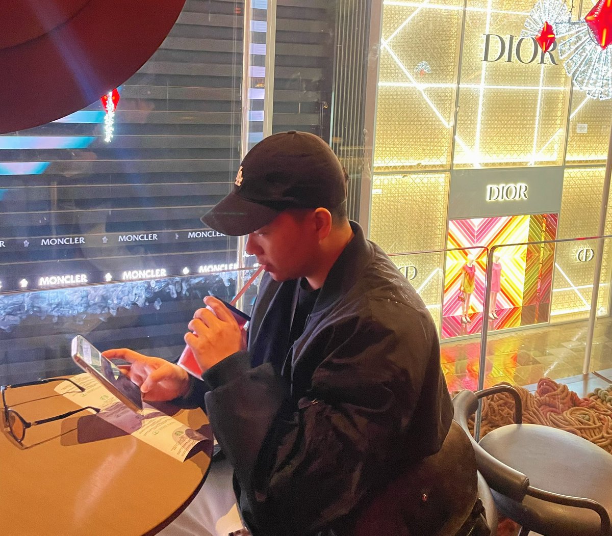 想和家印一起组团Bitget战队🤩 

香港见兄弟们<a href="/xiejiayinBitget/">谢家印</a> <a href="/kajiweb3/">kajiQ</a> <a href="/Bitget_zh/">Bitget中文</a> @LivyBitget <a href="/0x_Pear/">梨子酱🍐</a> 精英战队们

#BG微醺之夜 #华语最强战队 #bitget