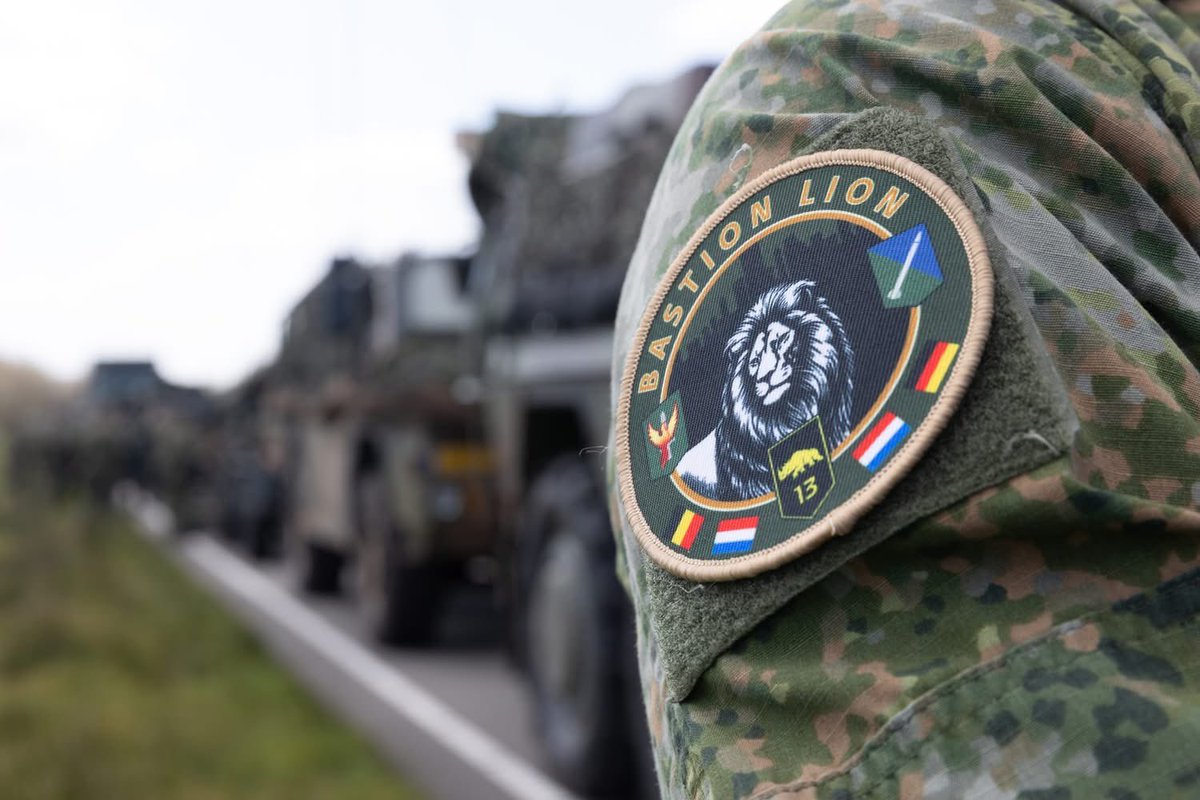 De gevechtsbataljons van 13 Lichte Brigade vertrokken vandaag richting Duitsland voor Bastion Lion, de grootste landmachtoefening van 2025. Gisteren hebben ze zich in groepen van zo’n twintig voertuigen opgesteld in Oirschot. 

In Duitsland trekken ze samen op met andere eenheden