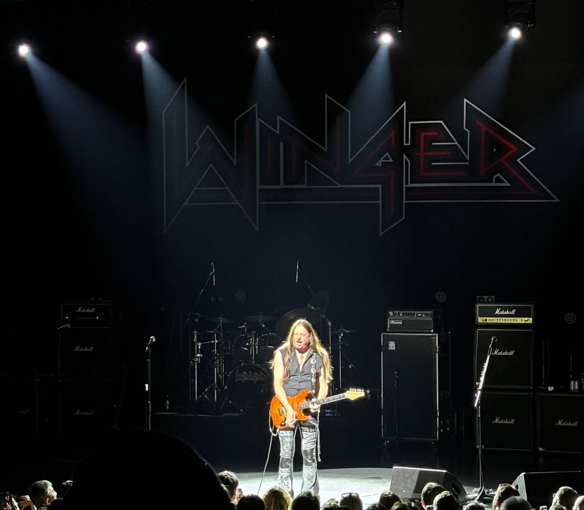 rose_rose_rock's tweet photo. 昨日のWinger
指定席の前列がたまたま空いていたのでステージ足元までよくみえた❤️ https://t.co/q87YTsrsSR