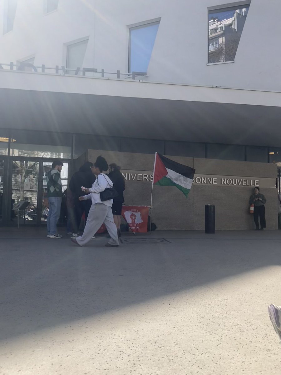 Le torchon palestinien exposé sans arrêt à travers la France 
On en peut plus