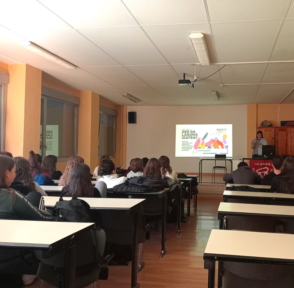 Lekarozeko LEKAROZ BHI ikastetxean izan gara ikus-entzunezko publizitatearen gaineko formazioa eskaintzen.

Eskerrik asko Lekaroz!