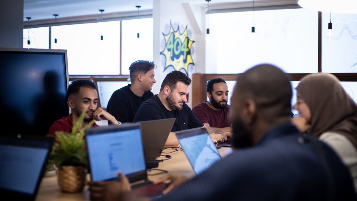 C’est avec le cœur lourd, et après 10 ans de travail acharné, que nous sommes obligés de nous rendre à l’évidence : MolenGeek va fermer
Après des semaines de harcèlement sur les réseaux sociaux,
d’articles diffamants,
et l’arrêt brutal de notre collaboration avec Bruxelles