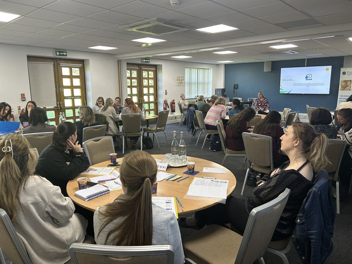 GreatHeightsHub's tweet photo. We are really enjoying our Primary English Showcase in Leeds today - with 19 schools joining us, there have been some fabulous discussions, questions &amp; networking! 
Talking #writing with @VilliersLianne, #earlylanguage and #rfp with @MrHarri5 &amp; fluency with Jess @GREATHEIGHTSRS https://t.co/CfpkjfH2IO