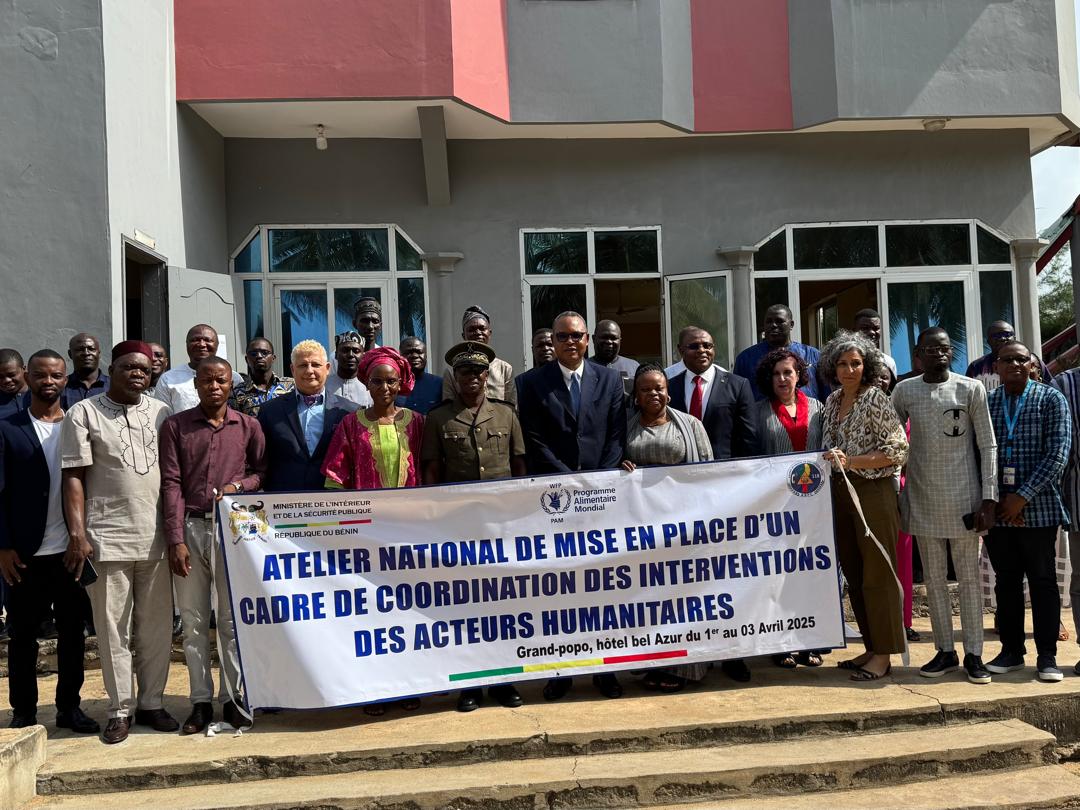 UNHCRCIV's tweet photo. Alors que les Burkinabés fuient vers les pays voisins dans un contexte de crise financière,@UNHCRCIV Rép @OlivierBeer1 s'est joint à des dizaines d'humanitaires au Bénin lors d'une session visant à développer un cadre humanitaire pour répondre à la situation et sauver des vies. https://t.co/WITBiapMmH