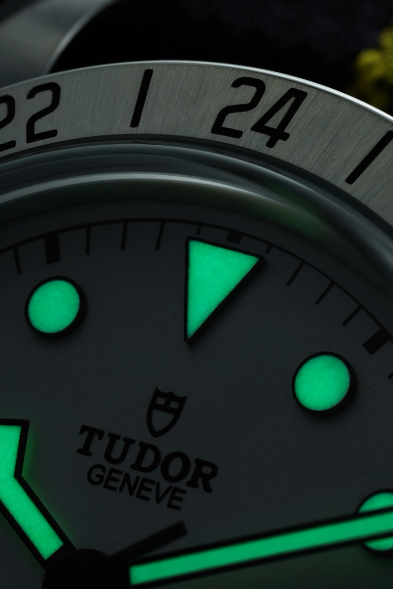 Tudor launches a new take on its fan-favorite Black Bay Pro at Watches &amp; Wonders, now with a striking polar dial. Get all the details now at the link below!
teddybaldassarre.com/en-ch/blogs/wa…

#Tudor #WatchesAndWonders2025 #BlackBayPro
