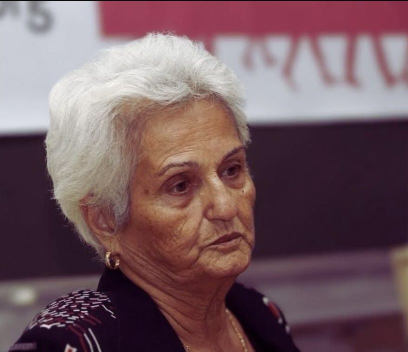 Leman Fırtına.
Derneğimiz İHD’nin kurucularından ve ilk genel başkan yardımcımızdı.
Bütün mahpusların anası oldu,sesi,  sözü oldu.
10 yıl önce bugün yitirdik.
Anaların acısı ve özlemi hala sürüyor.
Ne güzel insandı.
Sevgi,saygı ve özlemle.