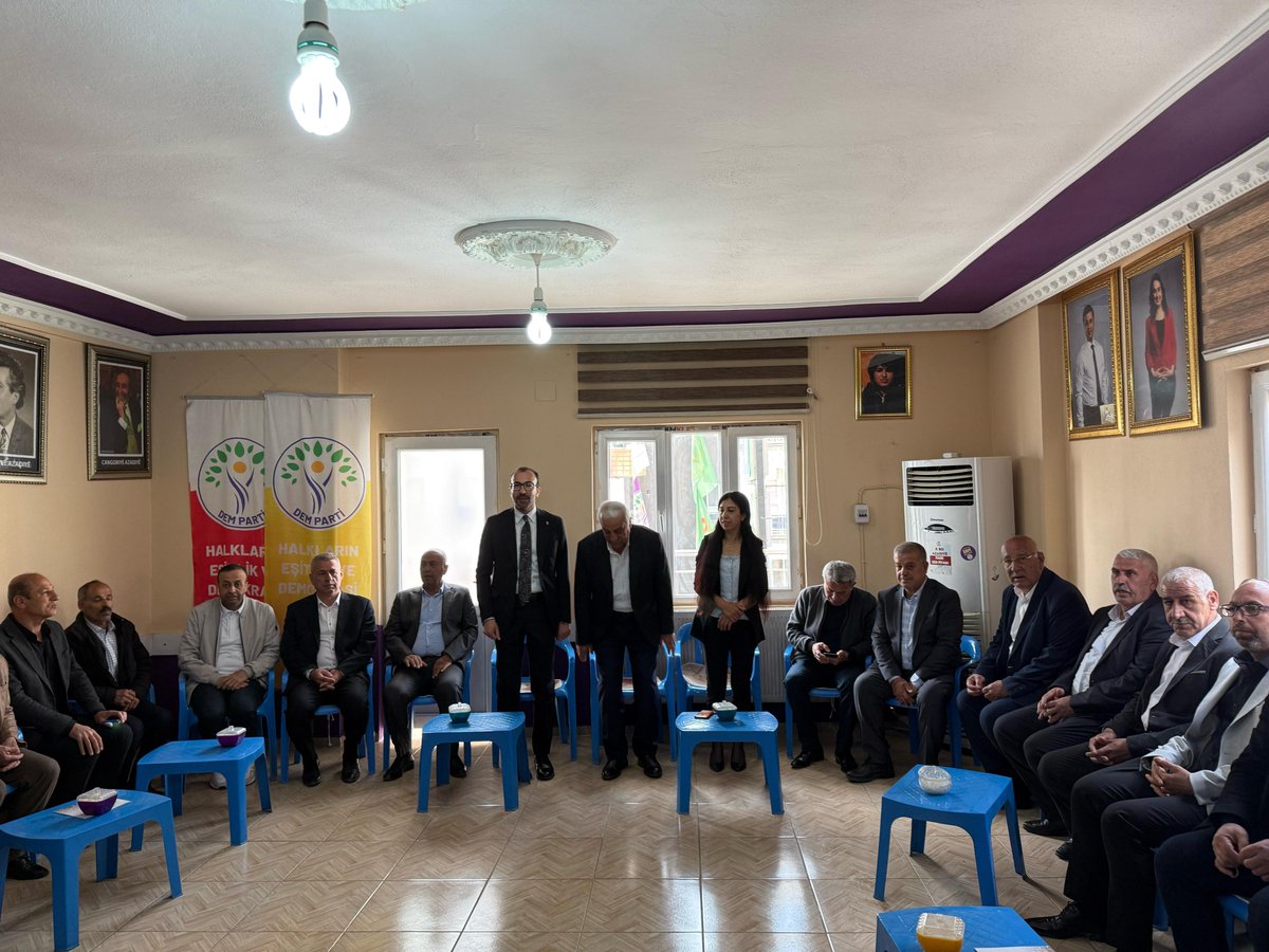 ibrahimH_Erkan's tweet photo. Yönetim kurulu üyelerimle birlikte, DEM Parti Şırnak İl Başkanlığını ziyaret ederek İl Eş Başkanları Sayın Ramazan Uysal ve Sayın Taybet Bilgi ve üyeleriyle bir araya gelerek bayramlaştık.
Samimi bir ortamda gerçekleştirdiğimiz ziyaret ve bayramlaşmada karşılıklı iyi dileklerle, coğrafyamıza kan ve gözyaşının değil huzurun, mutluluğun hakim olması için hep beraber çalışmaları sürdüreceğimiz vurgusu yaptık.