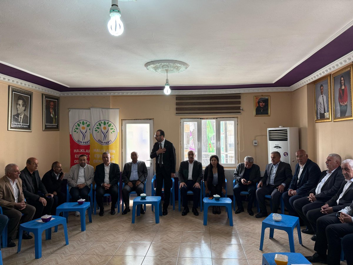 ibrahimH_Erkan's tweet photo. Yönetim kurulu üyelerimle birlikte, DEM Parti Şırnak İl Başkanlığını ziyaret ederek İl Eş Başkanları Sayın Ramazan Uysal ve Sayın Taybet Bilgi ve üyeleriyle bir araya gelerek bayramlaştık.
Samimi bir ortamda gerçekleştirdiğimiz ziyaret ve bayramlaşmada karşılıklı iyi dileklerle, coğrafyamıza kan ve gözyaşının değil huzurun, mutluluğun hakim olması için hep beraber çalışmaları sürdüreceğimiz vurgusu yaptık.