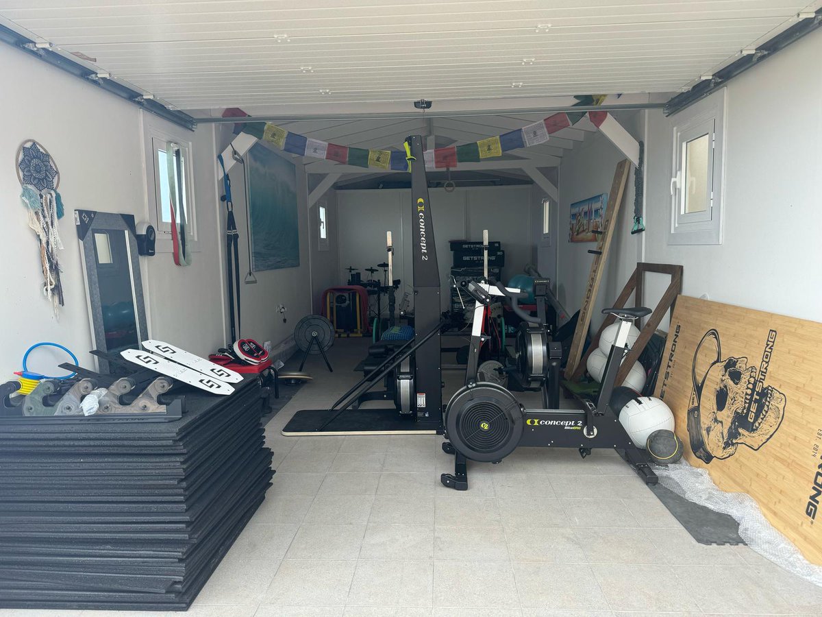 Concept2Espana's tweet image. Un garage sin BikeErg, SkiErg y RowErg es como un jardín sin flores.
¡Y aún queda hueco para el StrengthErg! 💪😜
#VermontC2 #Concept2España
📸 @merarigg7