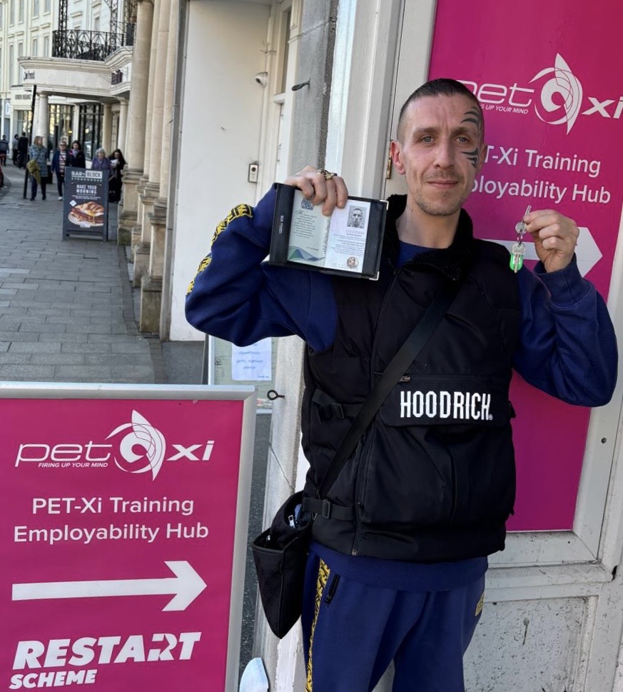 Ashley’s #journey is a testament to the power of #resilience, #determination and the right #support.

After serving time in #prison, he was released with nothing, the odds were stacked against him but he refused to give up!

pet-xi.co.uk/case-studies/a…

<a href="/Jobs22ltd/">Jobs 22</a> #restartscheme