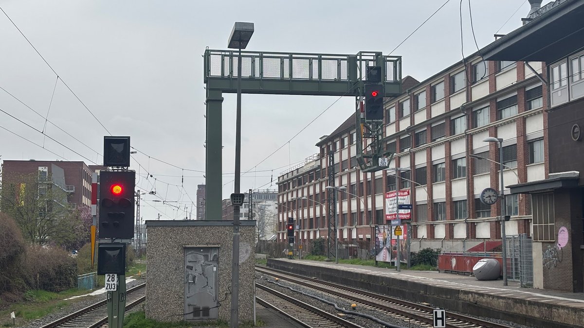 In #Rüsselsheim stehen die Zeichen auf ROT. Der Stadt fehlt viel Geld in der Kasse. Droht jetzt der Shutdown in weiten Bereichen?  Über die "Finanzkrise in Rüsselsheim: Regierungspräsidium fordert drastische Maßnahmen!" berichtet Radio Rüsselsheim
radio-r.de/index.php/486-…