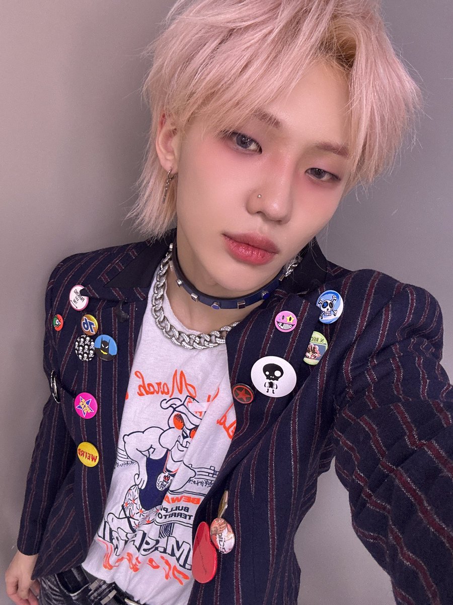 junhhyeoks's tweet photo. THE PIERCING, THE BLUSH, THE CHOKER....... peak of babygirlsm https://t.co/J08GI0OeGx
