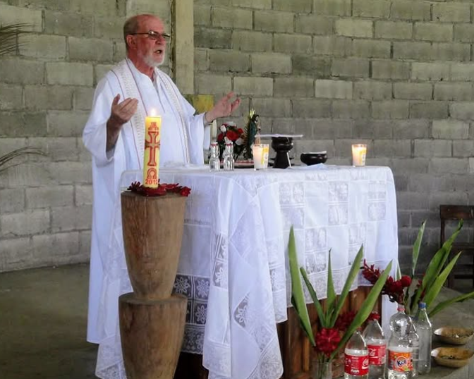 BrisasdelGolf's tweet photo. La comunidad parroquial de 𝐒𝐚𝐧 𝐉𝐮𝐚𝐧 𝐀𝐩ó𝐬𝐭𝐨𝐥 𝐄𝐯𝐚𝐧𝐠𝐞𝐥𝐢𝐬𝐭𝐚 se une en la oración, la fe y la esperanza ante el fallecimiento de nuestro querido 𝐏𝐚𝐝𝐫𝐞 𝐒𝐞𝐚𝐧 𝐑𝐨𝐨𝐧𝐞𝐲. Paz a su alma. Y que brille para el la Luz Perpetua. https://t.co/szTiNzozUT