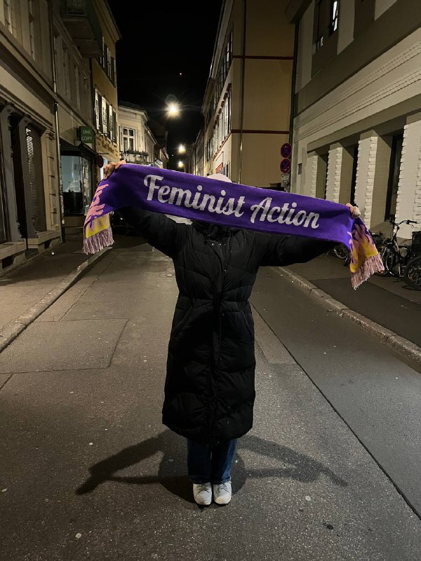 Soli Schal online: schwarzesocke.org/mailorder/klei…