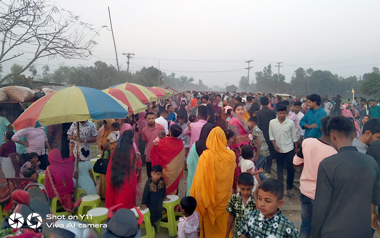 গোবিন্দগঞ্জের মহিমাগঞ্জ রেলওয়ে স্টেশন যেন, ছোট্ট এক বিনোদন কেন্দ্র