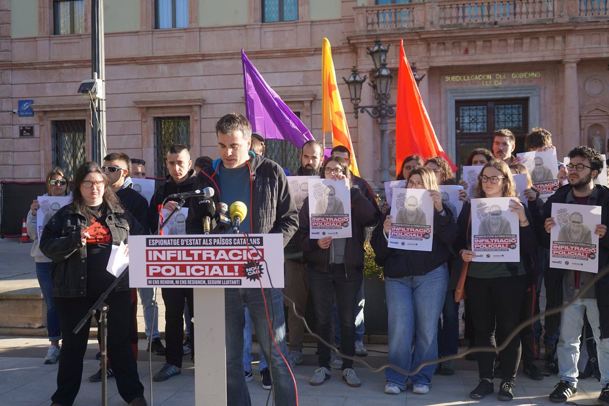 Directa (@la_directa) on Twitter photo #REPRESSIÓ | Entitats afectades per la infiltració policial a #Lleida presentaran una querella contra l'agent i el Ministeri d’Interior directa.cat/entitats-afect… Ho han anunciat <a href="/labaulalleida/">La Baula Ateneu Cooperatiu #200Baules</a>, <a href="/Endavant_OSAN/">Endavant OSAN</a> i <a href="/AlertaSolidaria/">Alerta Solidària</a> en roda de premsa ✍️<a href="/EsterFayos/">Ester</a> #REPRESSIÓ | Entitats afectades per la infiltració policial a #Lleida presentaran una querella contra l'agent i el Ministeri d’Interior directa.cat/entitats-afect… Ho han anunciat <a href="/labaulalleida/">La Baula Ateneu Cooperatiu #200Baules</a>, <a href="/Endavant_OSAN/">Endavant OSAN</a> i <a href="/AlertaSolidaria/">Alerta Solidària</a> en roda de premsa ✍️<a href="/EsterFayos/">Ester</a>
